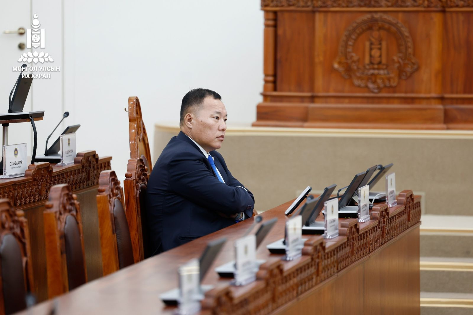 О.Цогтгэрэл С.Баярцогтын “сүүдэр”-т яваад орчихлоо